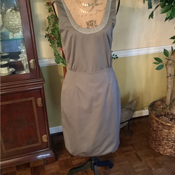 Elegant Taupe Sleeveless Dress - Picture 1 of 5